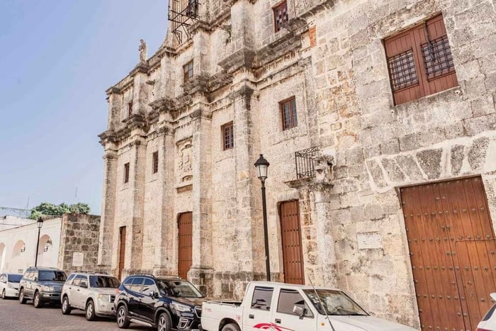 De Punta Cana: excursão de 1 dia a Santo Domingo com almoço