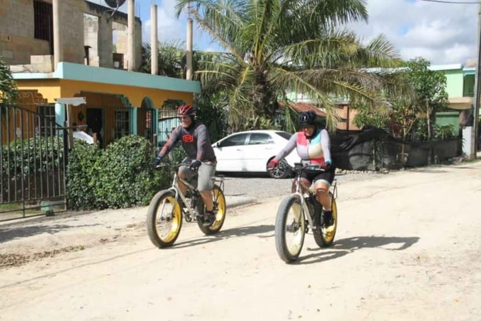 Aventure privée à vélo électrique : Macao, El Salado, Ceiba et El Caño