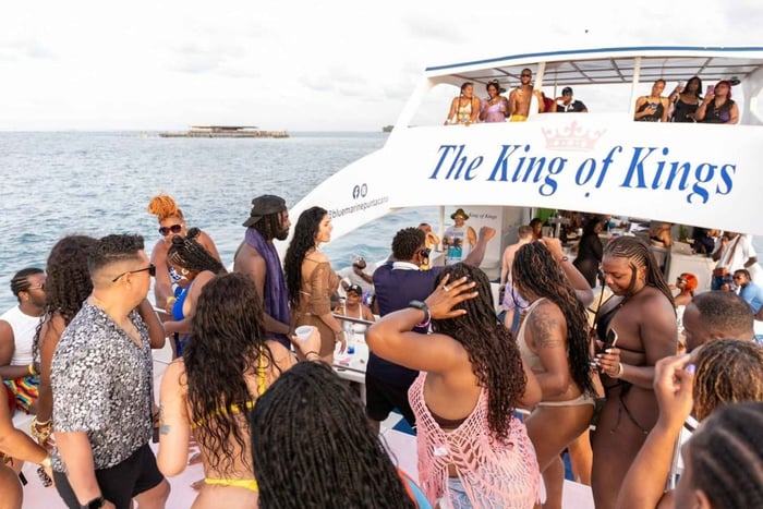 Punta Cana: paseo en barco de fiesta solo para adultos con barra libre