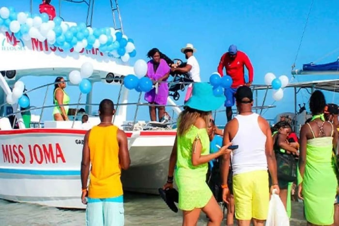 Punta Cana: paseo en barco con fiesta en catamarán, bebidas y refrigerios