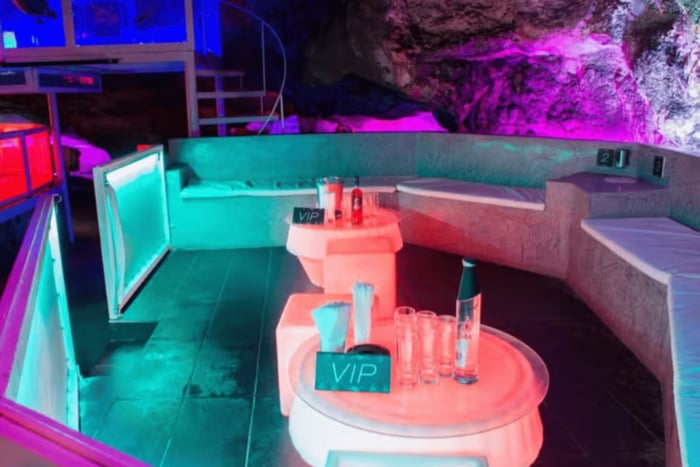 Punta Cana: entrada a la discoteca Imagine Cave con barra libre