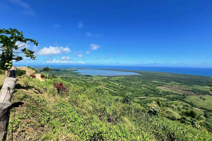 Punta Cana: wycieczka do Montaña Redonda, El Limón i Blue Holes