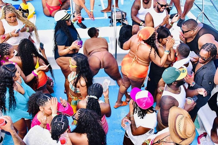 Punta Cana: Auringonlaskun katamaraanijuhlat, rommia ja live-DJ