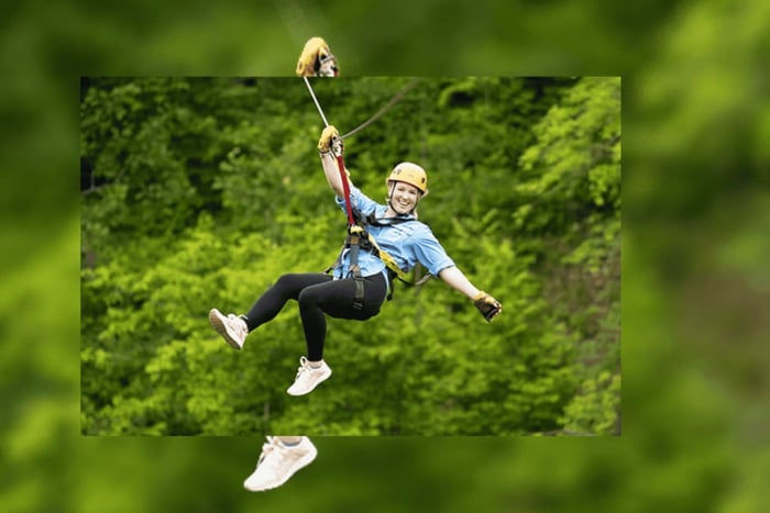 Avventura con zipline nella foresta pluviale