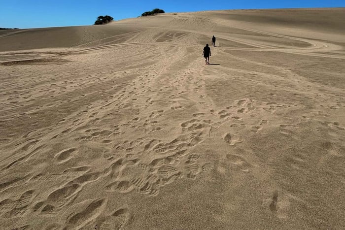 Itinerari di sabbia e miraggi: dune di Baní e immersione a sud.