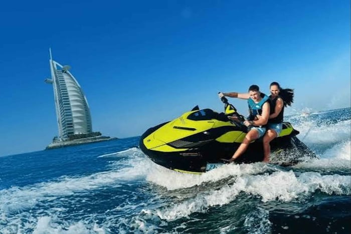 Dubaï : expérience de 30 min en jet-ski avec arrêt photo au Burj Al Arab