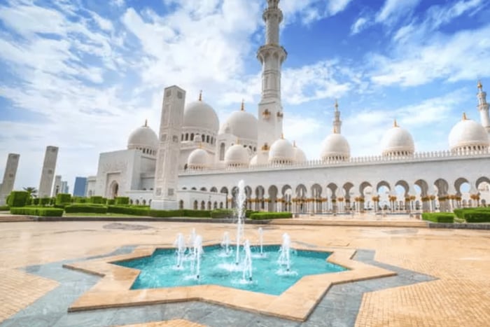Abu Dhabi: Städtetour mit russisch- oder englischsprachigem Guide