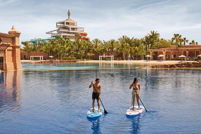 Aquaventure World: Paddla med delfiner och dagspass till vattenparken