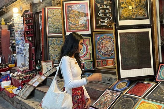 Delhi: Guided Shopping Tour Experience with Female Expert