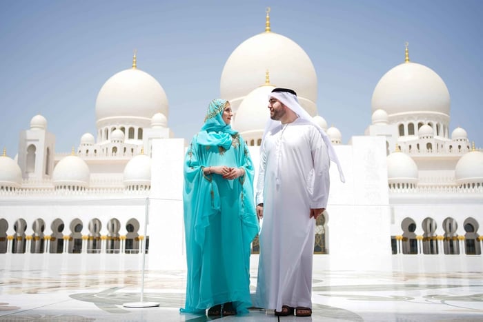 Dubai: Escursione ad Abu Dhabi: Grande Moschea, Palazzo Reale e pranzo
