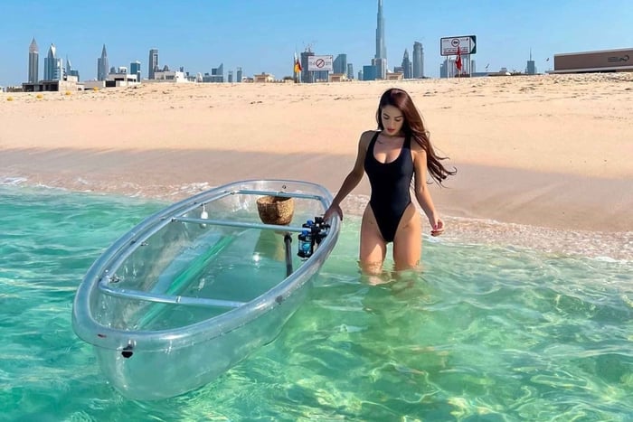 Dubai: Clear Kayaking Experience with Burj Khalifa View