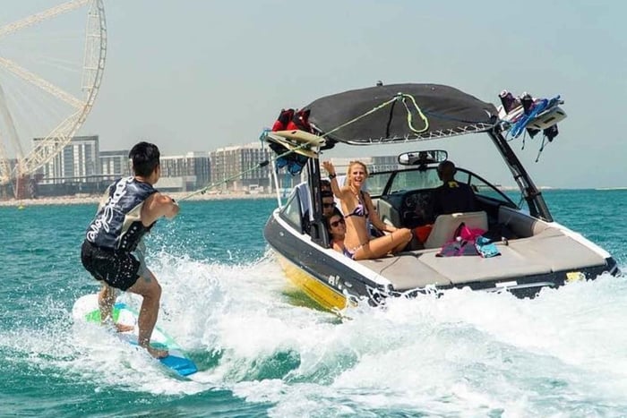 Dubai: Dubai Marina Wakesurfen of Wakeboarden