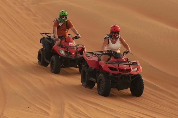 Dubai: Kokemus 60 minuuttia Quad bike & BBQ illallinen