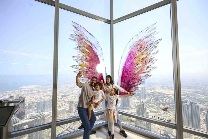 Dubai: Private City Tour with Frame and Burj Khalifa Ticket