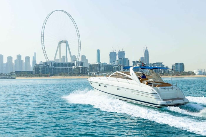 Dubai: Private Luxury Everest Yacht Cruise from Dubai Marina