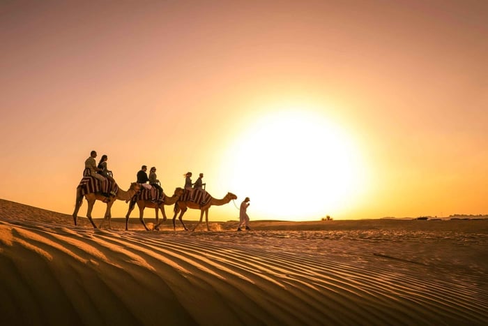 Dubai: Kameltrek bei Sonnenuntergang, Al Khayma Camp, Sternenguckerei & BBQ
