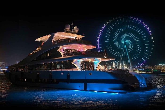 Dubai: superjachtfeest met live dj en open bar