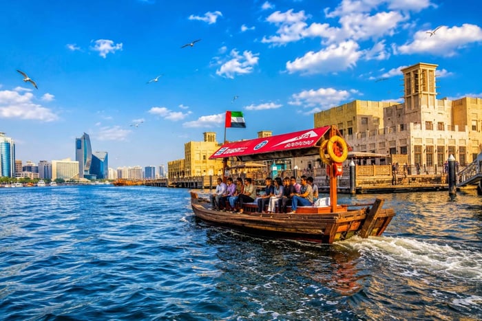 Dubái: tour de la ciudad de un día completo con zocos y paseo en barco