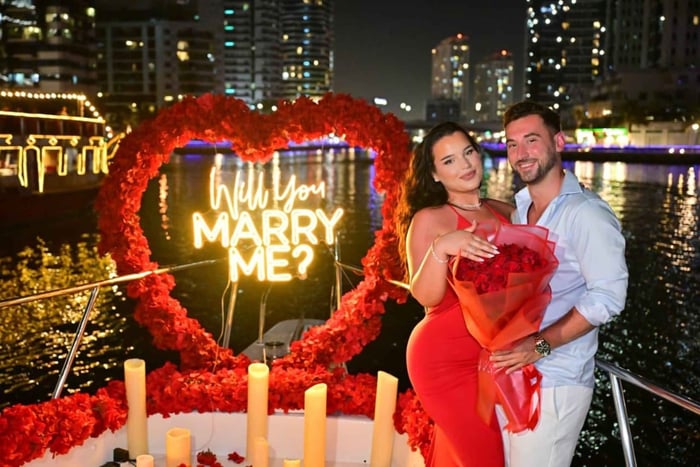 Luxury Proposal on a Yacht in Dubai