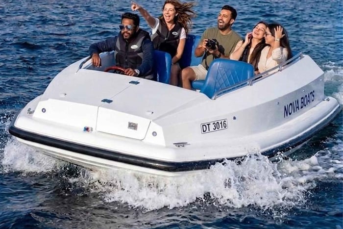 Self-Drive Boat Experience in Creek Harbour - 5 Pax