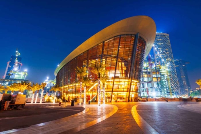 tour a piedi, architettura e storia dell'Opera di Dubai