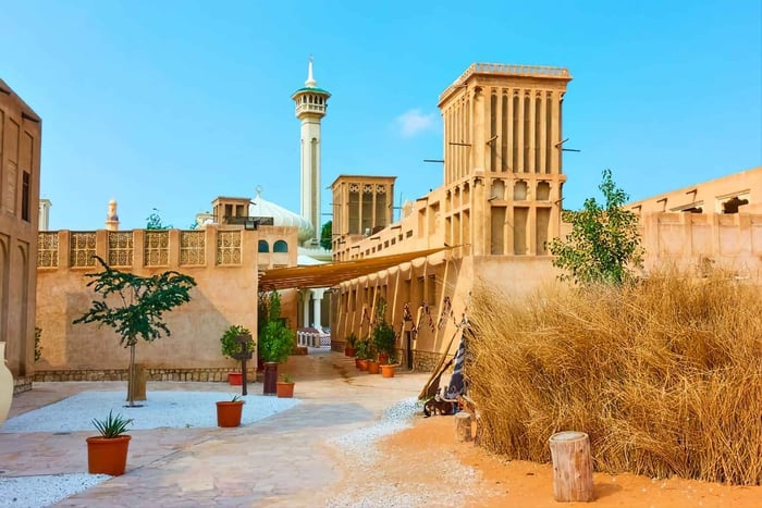 Walking Tour in Old Dubai.with Local Friend