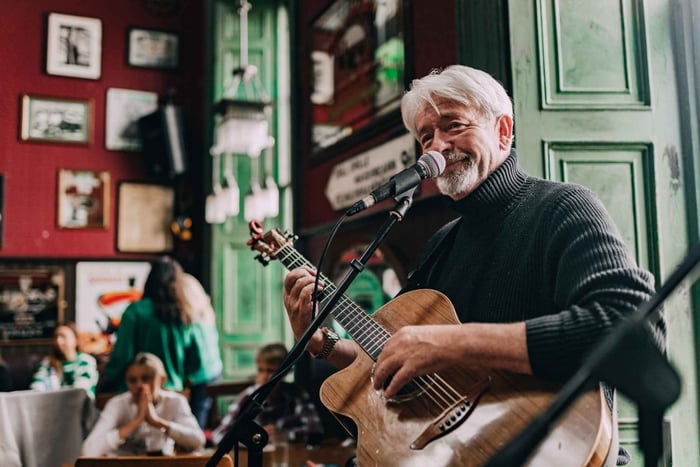 Dublín: una velada de música, baile y gastronomía irlandesa.