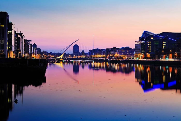 Dublin : Visite nocturne panoramique en bus avec guide en chair et en os