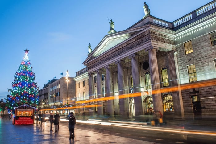 Dublin: Christmas City Tour with Hot Chocolate & Cookies