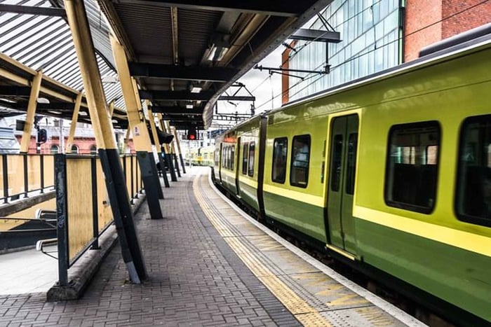 Dún Laoghaire: tour en autobús con paradas libres por Dublín y tren