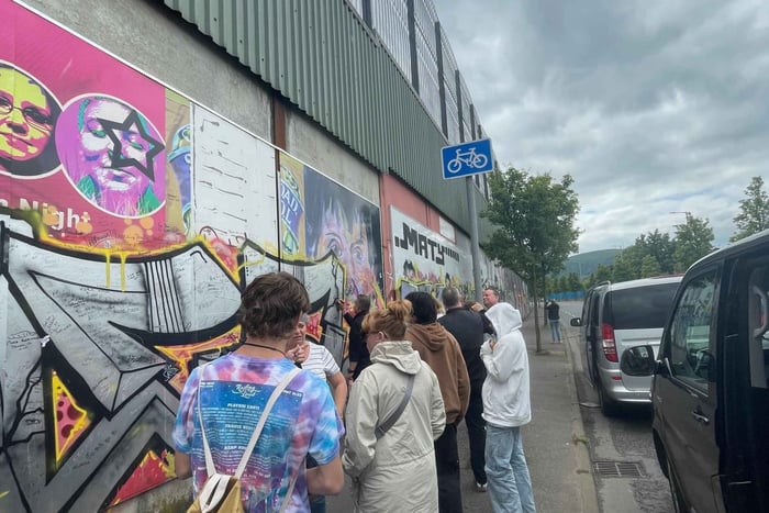 From Dublin: All-Day Belfast Tour with Guide and Driver