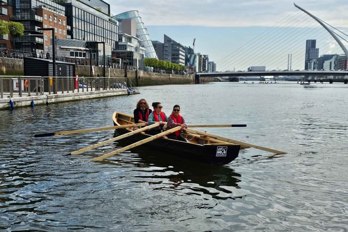 Currach-ro-oplevelse på Liffey-floden
