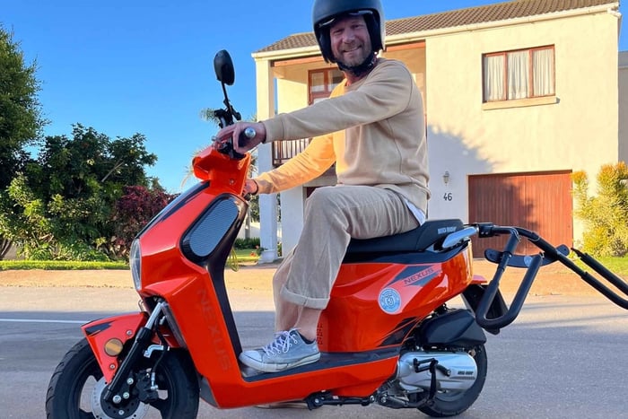 Jeffreys Bay: Coastal Scooter Tour with Drink