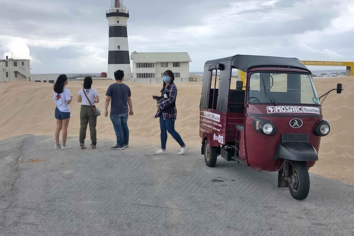 Port Elizabeth tuk-tuk tour, experience the natural beauty.
