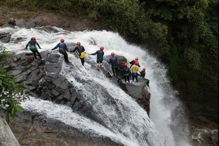 Canyoning - Badning | Canyoning | Shamanisme | Naturlig kælkning - 45 m abseiling.