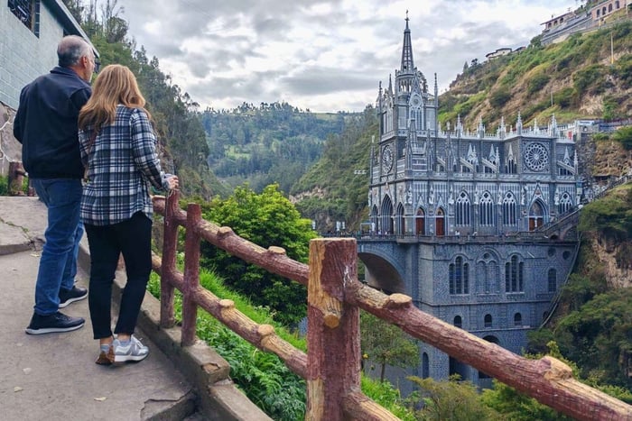 Pasto: Las Lajas Sanctuary & Tulcán Cross-Border Tour