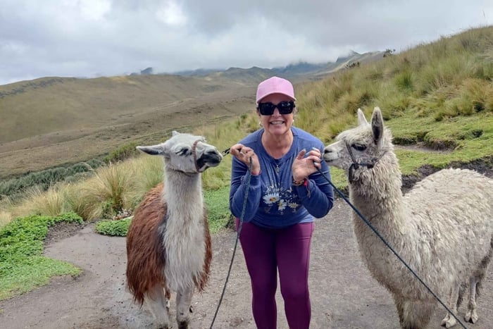 Quito: Pichincha Volcano Cable Car and Hiking Tour