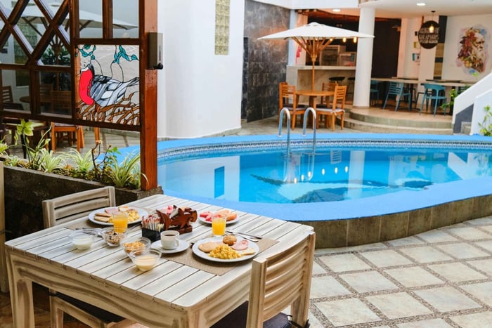 Santa Cruz: 4-Day Galapagos Tour with Premium Hotel, Pool, and Ocean View