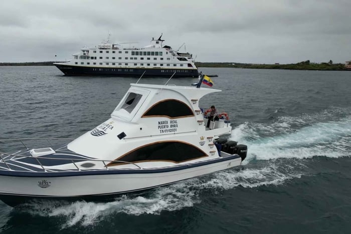 Transfer between Santa Cruz and San Cristobal
