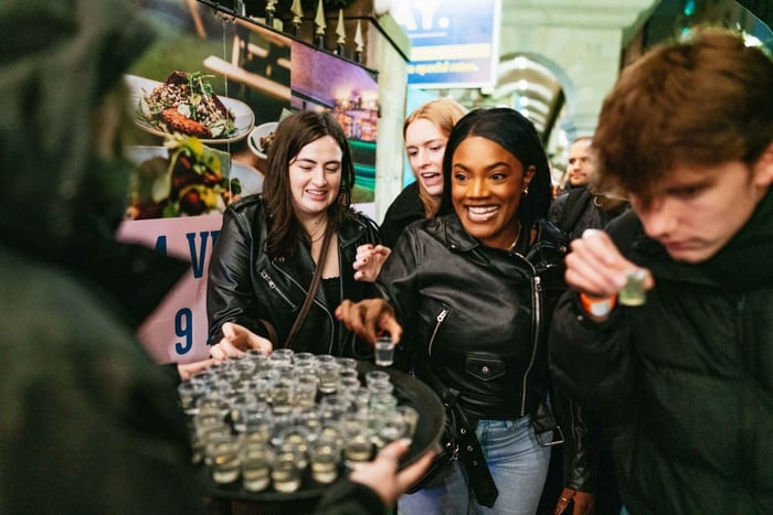 Edimburgo: 7 Bar Pub Crawl con 7 chupitos y descuentos