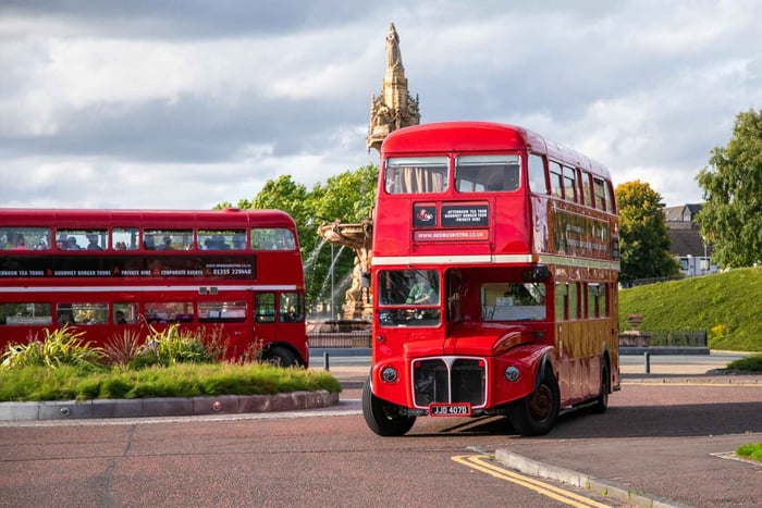 Edinburgh: Vintagebusstur med eftermiddagste eller gin