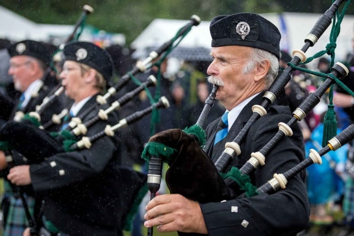 Schottische Highland Games Tagestour ab Edinburgh