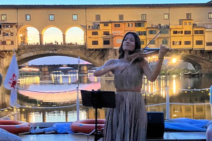 Florencia: Crucero por el río Arno con concierto en directo