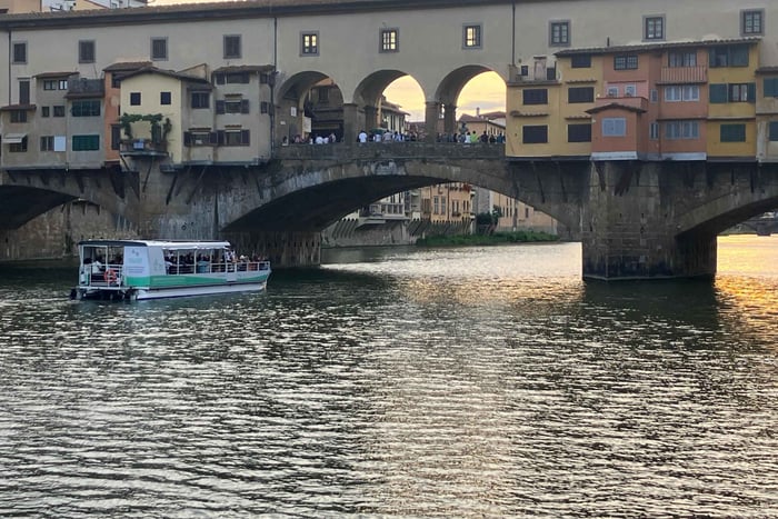 Arno River Cruise with Tuscan Picnic Lunch