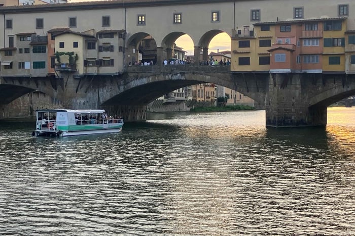 Florenz: Flussfahrt auf dem Arno mit toskanischem Picknick-Mittagessen