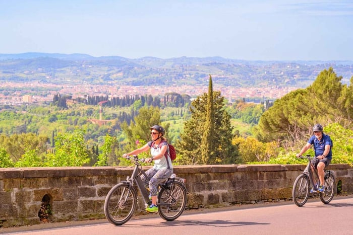 Excursão de bicicleta elétrica em Fiesole com degustação de azeite ou piscina e relaxamento