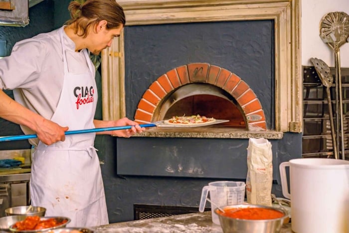 Firenze: Pizza- og gelato-oplevelse med ubegrænset vin