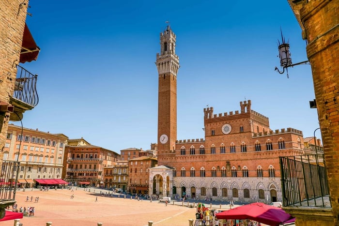 Florence : excursion privée d'une journée à Sienne et San Gimignano en voiture de luxe