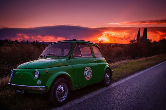 Von Florenz aus: Weinverkostung bei Sonnenuntergang im Oldtimer