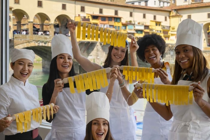 Florens: Pastakurs med mat, obegränsat med vin och utsikt över Ponte Vecchio
